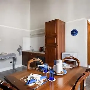 https://blue-suite-florence.it-tuscanyhotel.com